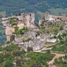 Le château de Peyrelade fut construit entre le XIIe et le XVIe siècle.