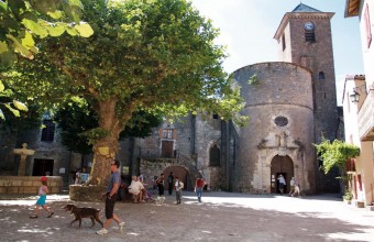 Vestiges de l’histoire médiévale du village réjouiront les visiteurs.