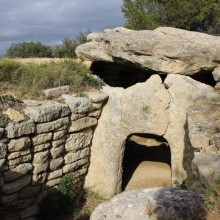 Ce dolmen, l’un des plus grands de la région, aurait été bâti il y a 4 000 ans.