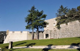 Le Fort Vauban trône au-dessus de la sous-préfecture gardoise, ville-porte vers les Causses et Cévennes.