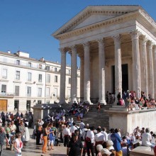 La Maison carrée était dédiée à l’origine au culte de l’empereur.