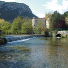 Moulins, tanneries et anciennes filatures prennent naturellement place au bord du fleuve Vidourle.