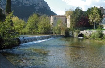 Moulins, tanneries et anciennes filatures prennent naturellement place au bord du fleuve Vidourle.