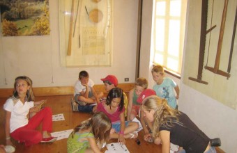Les ateliers créatifs se déroulent toute la semaine pour les enfants.