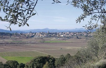 Depuis son promontoire, Lédignan offre une belle vue sur le Piémont cévenol.
